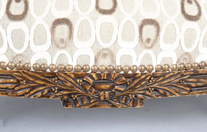 Banquette enveloppante de style Louis XVI...