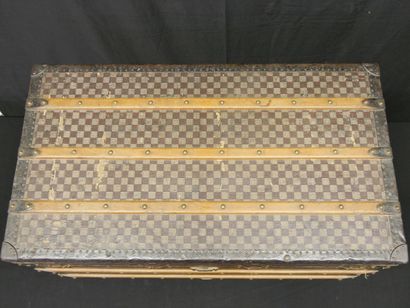 Louis VUITTON 
- Tall checkered canvas trunk...