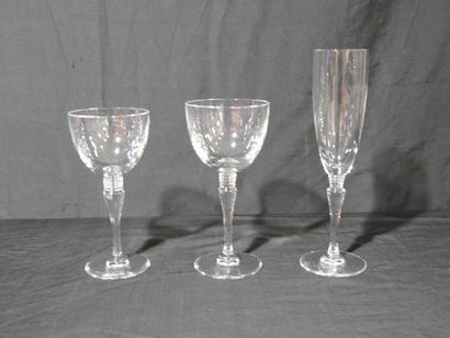 Partie de service de verres en cristal de...