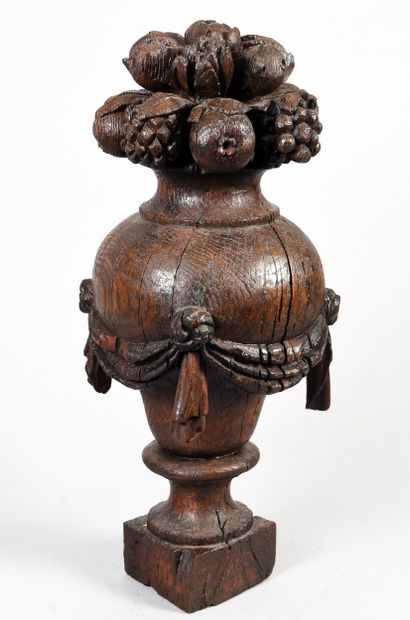 Carved wood pot-à-feu decorated with flowers...