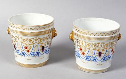 PARIS
Paire de cache-pots en porcelaine à...