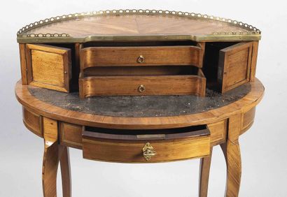 Bureau bonheur du jour en bois et placage...