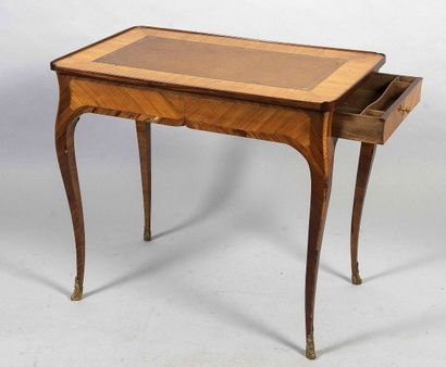 Flying table 
In wood and veneer, opening...