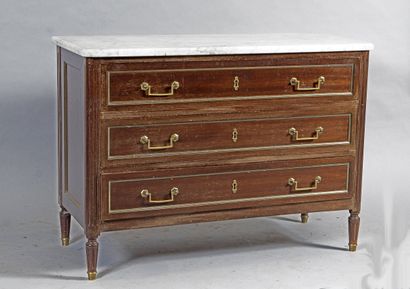 Louis XVI style chest of drawers in wood...