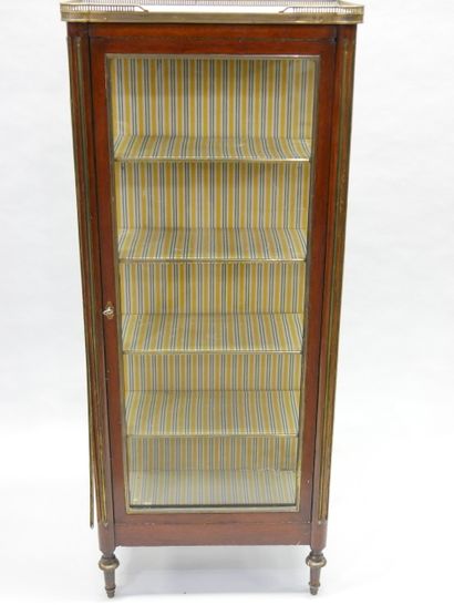 * Mahogany and veneered display case late...