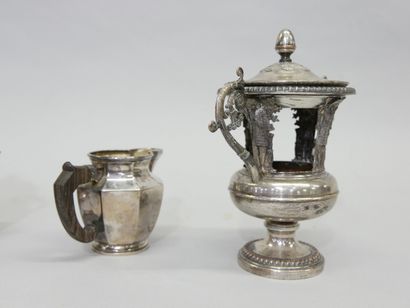 Silver set including : 

- A milk jug
- A...