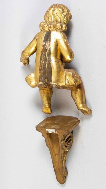 ITALIE, XIXe 
Putto en bois sculpté et doré,
haut...