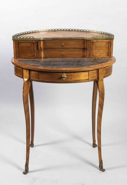 Bureau bonheur du jour en bois et placage...