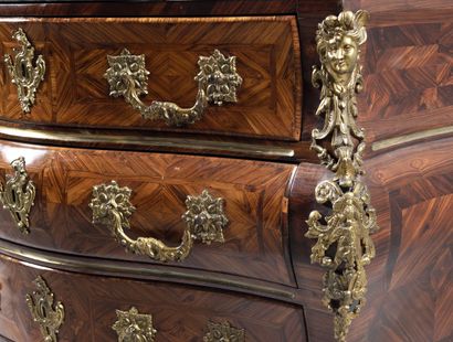 Curved chest of drawers in wood and violet...