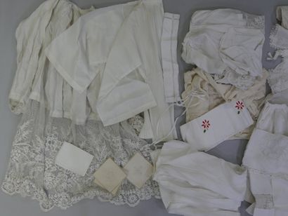Set of sacred linens including 2 vanes, 2...