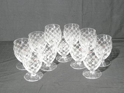SAINT-LOUIS 
11 verres à eau en cristal gravé,...
