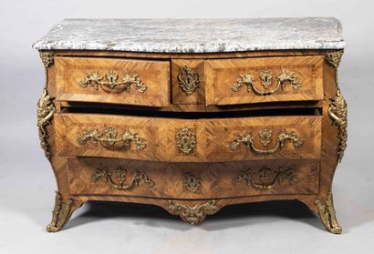 Curved-front chest of drawers in wood and...