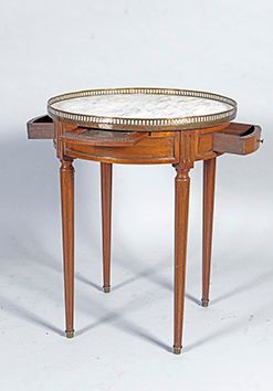 Table bouillotte de style Louis XVI en bois...