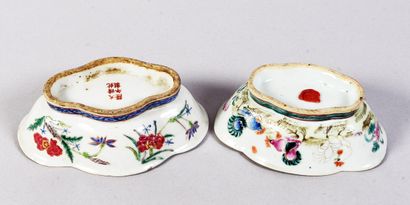 CHINA - circa 1900
Two polychrome enameled...