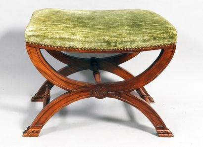 Tabouret curule en bois naturel sculpté à...