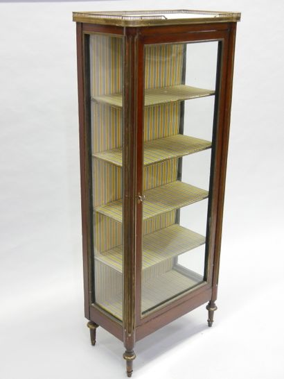 * Mahogany and veneered display case late...