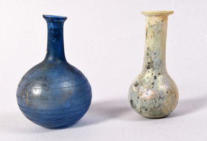 Set comprising three balsamaires with spherical...