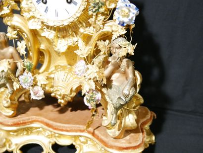 * Giltwood clock in rocaille style decorated...