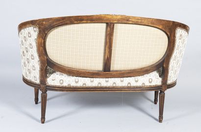 Banquette enveloppante de style Louis XVI...