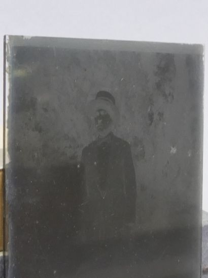 Important lot of stereoscopic plates depicting...