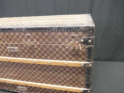 Louis VUITTON 
- Tall checkered canvas trunk...