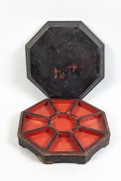 CHINA - Circa 1900
Black and red lacquer...