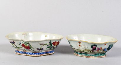 CHINA - circa 1900
Two polychrome enameled...