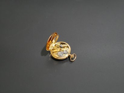 Yellow gold (750 thousandths) gousset watch...