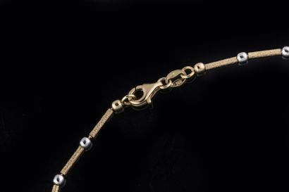 Fin collier à bâtonnets finition satiné alternés...