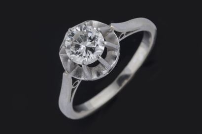 Solitaire ring in platinum (850 thousandths)...