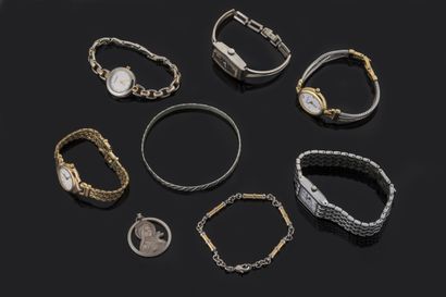 Lot de bijoux et montres fantaisie: 6 montres...
