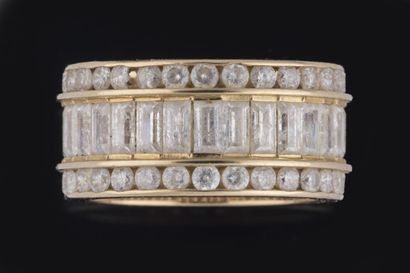 Large wedding band in yellow gold (750 thousandths)...