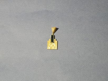 ORIA. Art Deco pendant in gilded metal decorated...