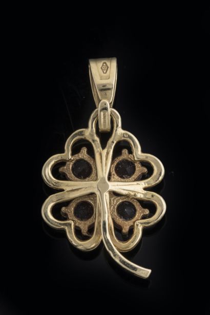 Yellow gold (750 thousandths) clover pendant...