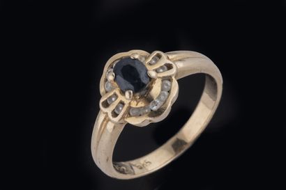 Yellow gold (585 thousandths) daisy ring...