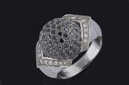 Ring centered on a ball of black diamonds...