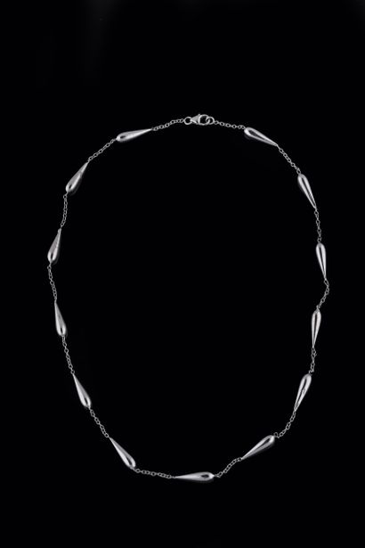 Modern white gold (750 thousandths) necklace...