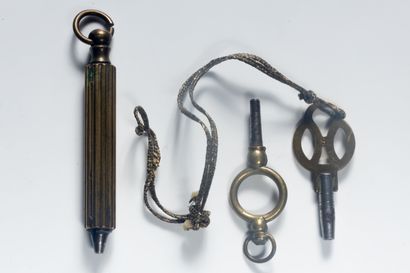 * 3 clefs en métal doré.