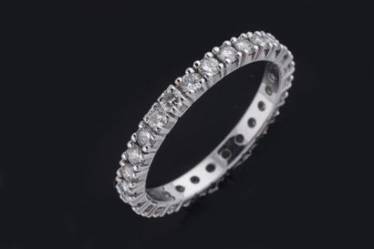Wedding band set with brilliant-cut diamonds...