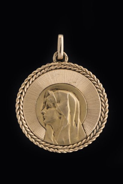 Médaille profil de vierge dans un entourage...