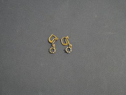 Pair of white and yellow gold (750 thousandths)...