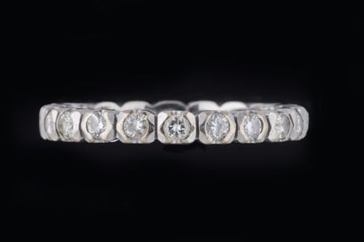 Wedding band ring in white gold (750 thousandths)...