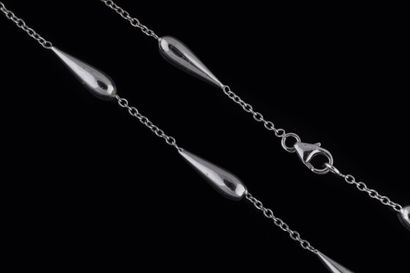 Modern white gold (750 thousandths) necklace...
