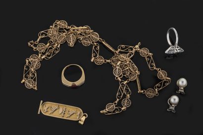 Lot de bijoux usés en or gris et or jaune...