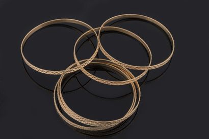6 yellow gold (750 thousandths) diamond-decorated...