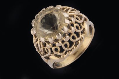Yellow gold (750 thousandths) ring centered...