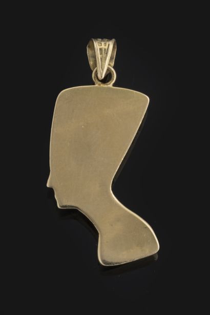 Nefertiti profile pendant set with tinted...