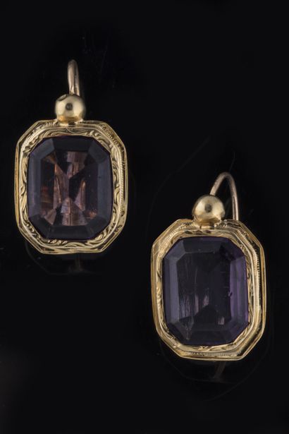Pair of brisure earrings in yellow gold (750...