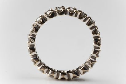 Wedding band set with 19 brilliant-cut diamonds...