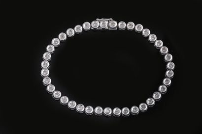 Bracelet « tennis ou rivière » serti de diamants...